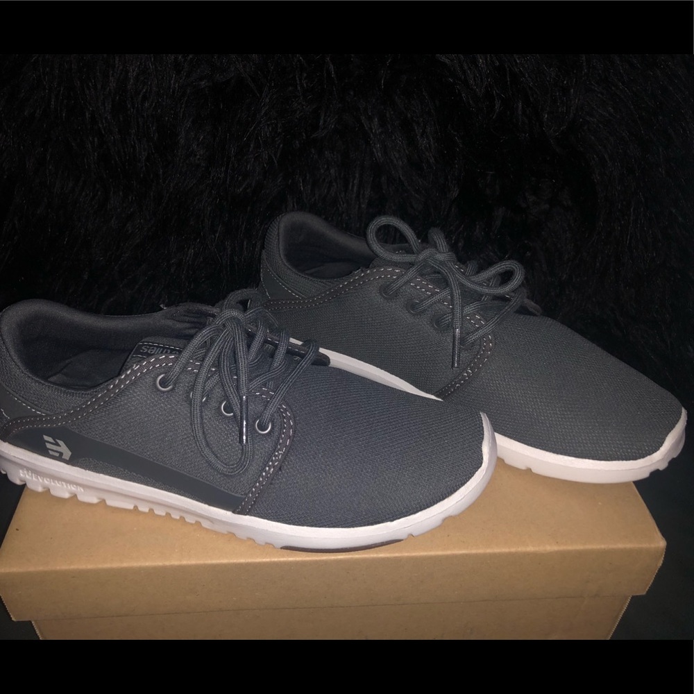 Etnies running shoes